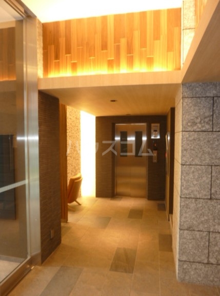 16/26 エントランス