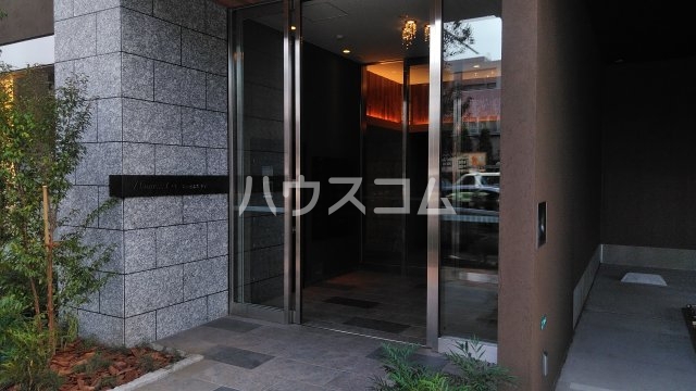 23/30 エントランス