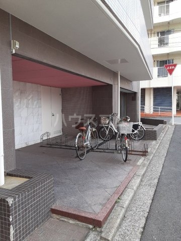 28/30 エントランス