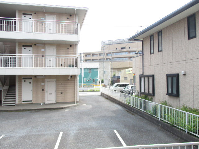25/28 駐車場