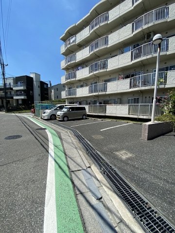 28/30 駐車場