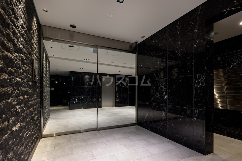 17/27 エントランス