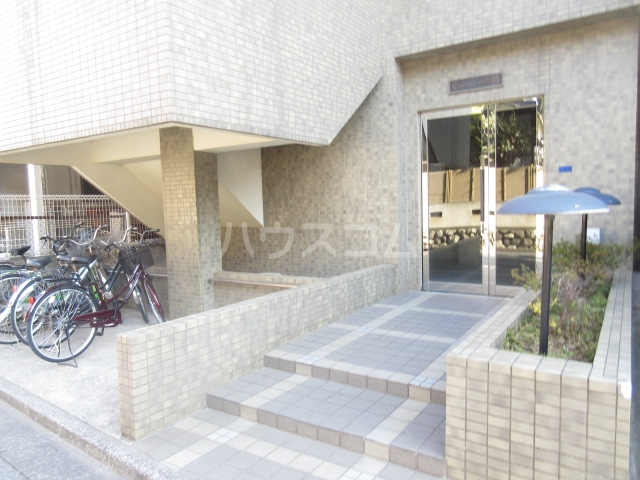 25/26 エントランス