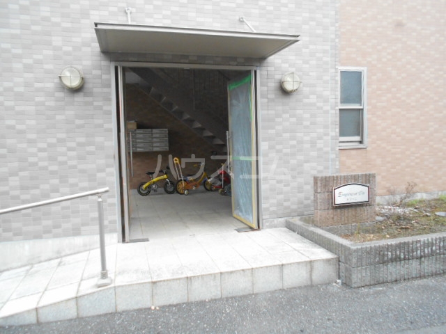 17/25 エントランス