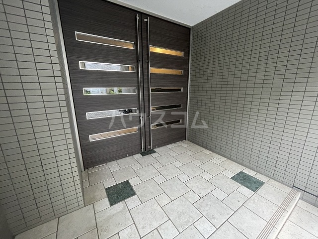 2/5 エントランス