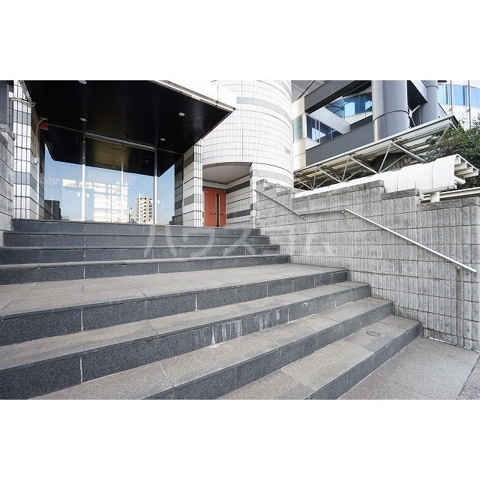 18/19 エントランス