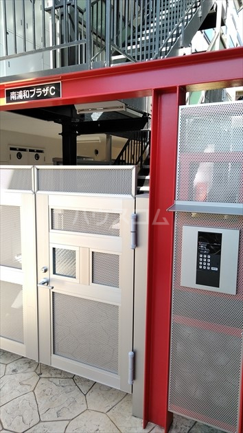 24/30 エントランス