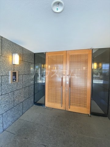 27/30 エントランス