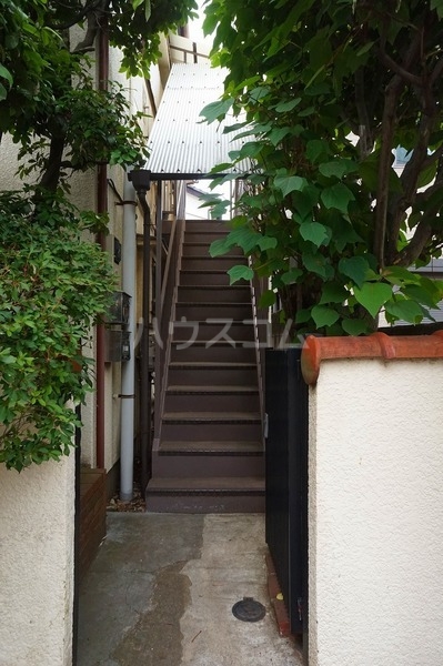 16/19 エントランス