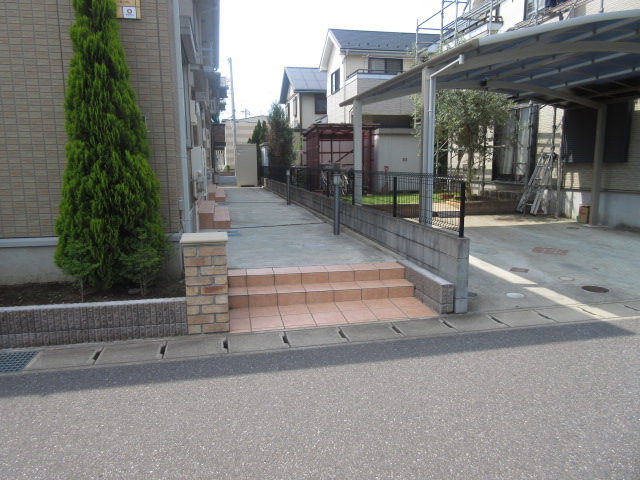 19/30 エントランス