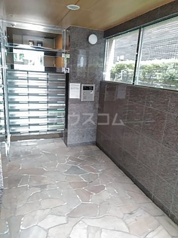 16/27 エントランス