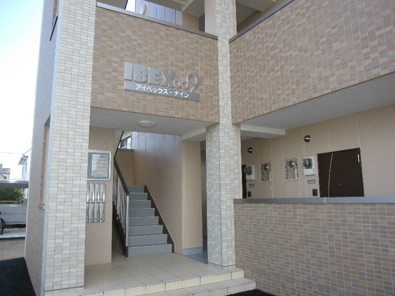 21/30 エントランス