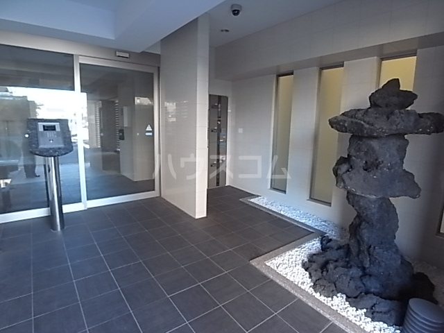 19/30 エントランス