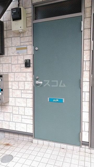 25/30 エントランス