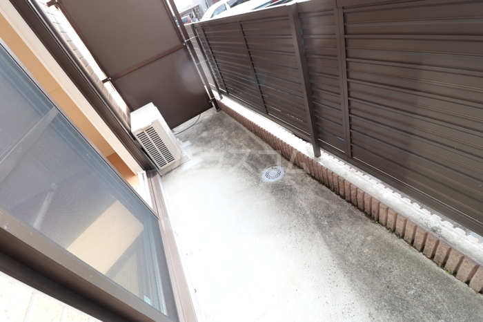 13/18 バルコニー