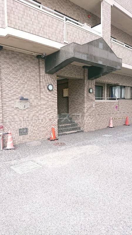 19/28 エントランス