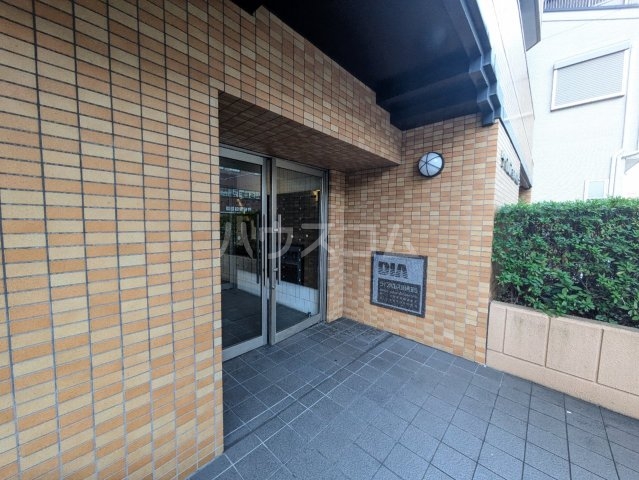 23/30 エントランス