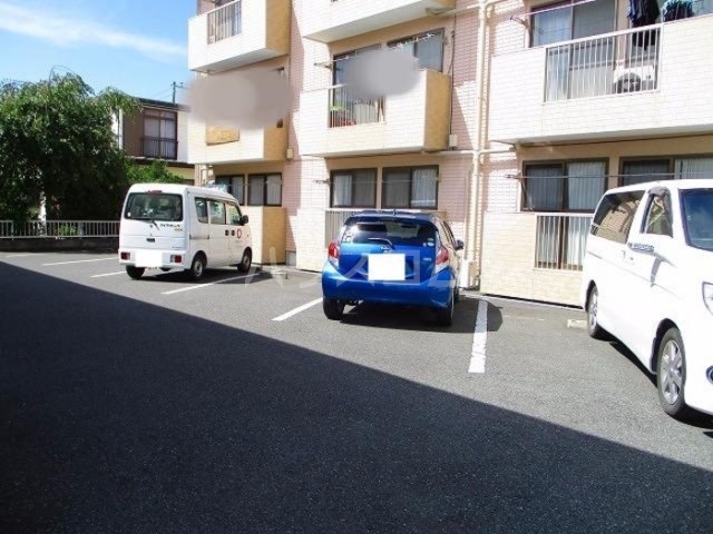 2/3 駐車場
