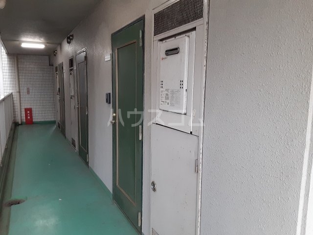 23/28 エントランス