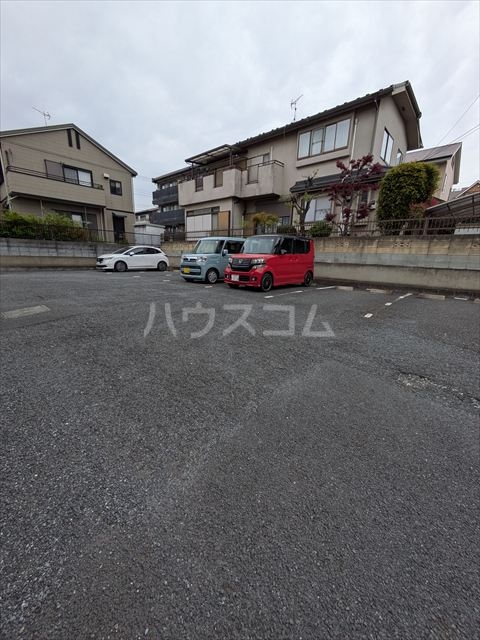 27/30 駐車場