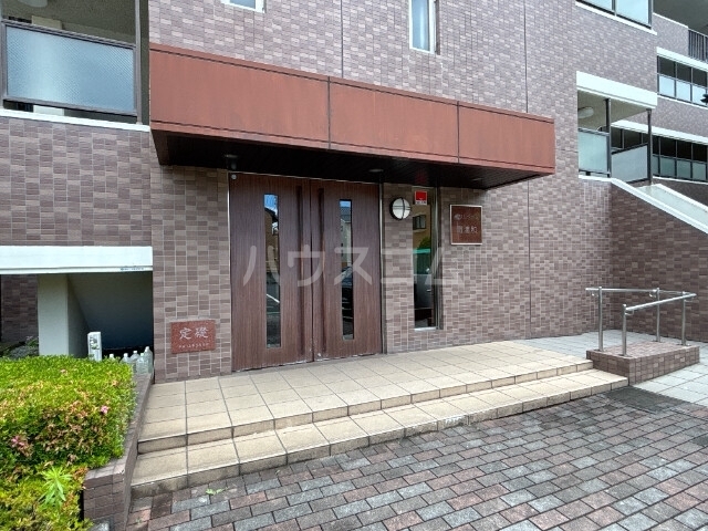 24/30 エントランス