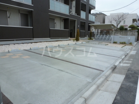 23/27 駐車場