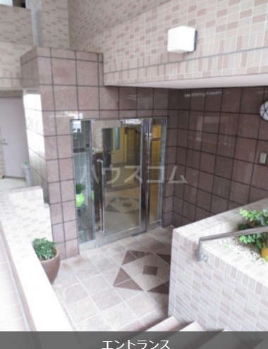 21/30 エントランス