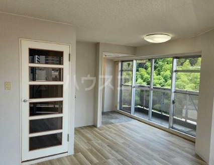 19/27 エントランス