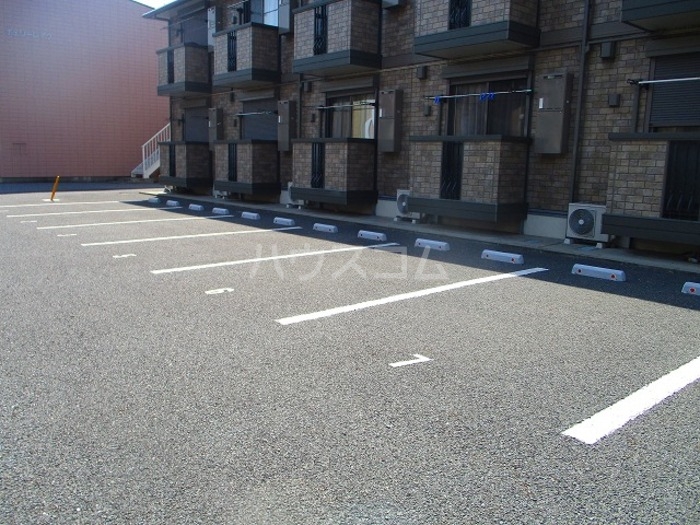 17/18 駐車場