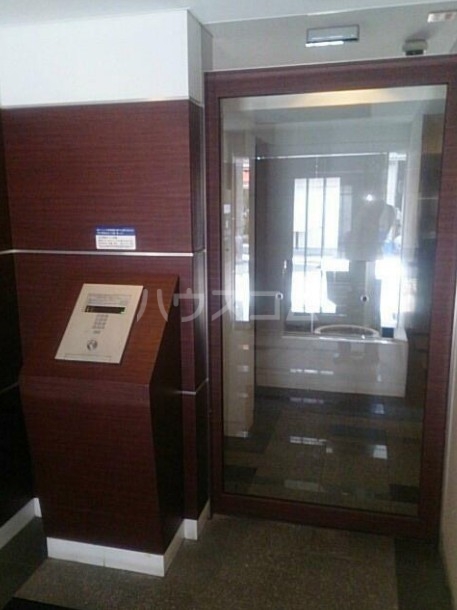 20/23 エントランス