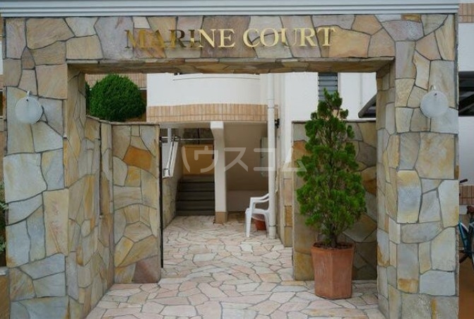 13/22 エントランス