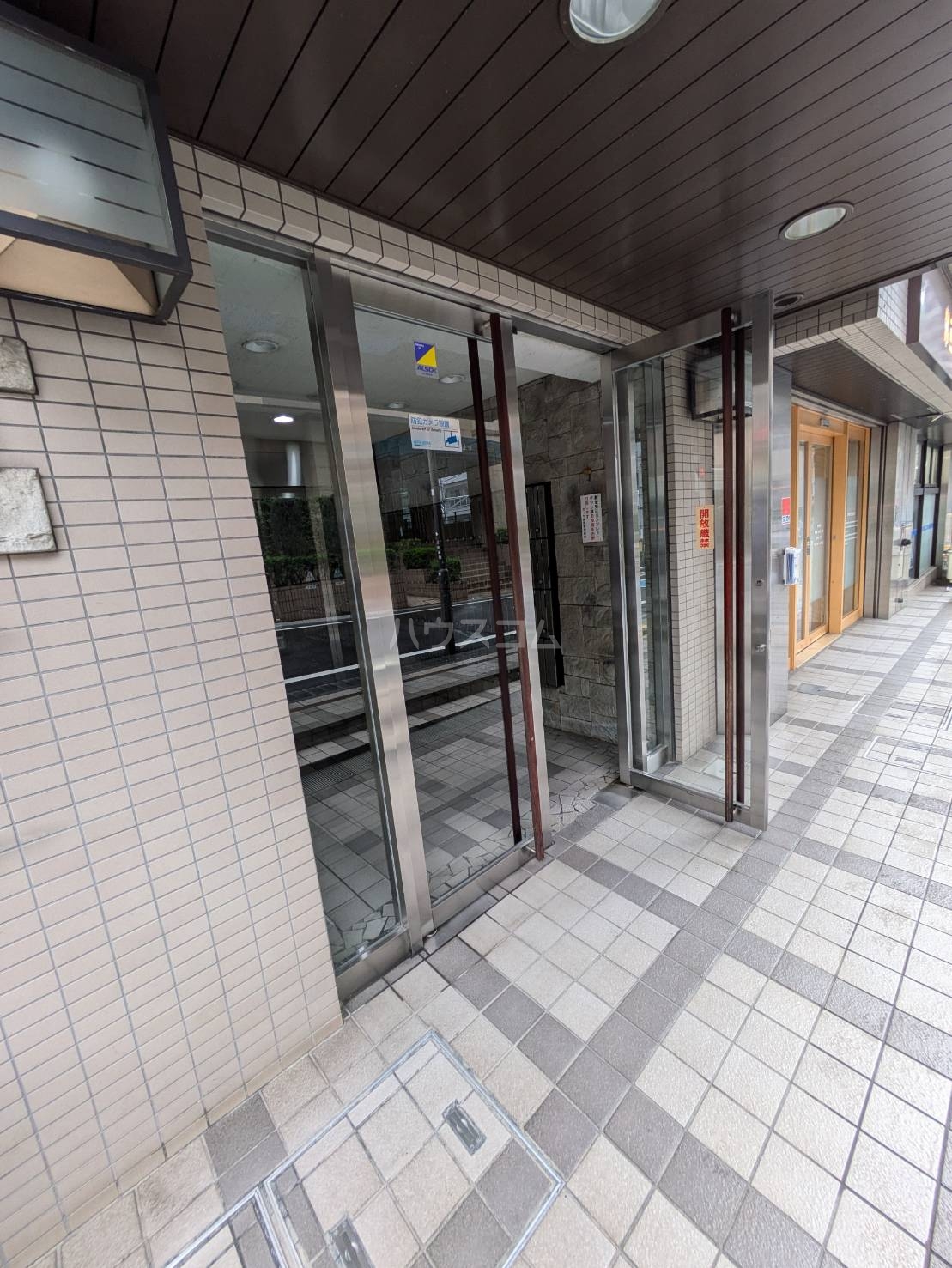 22/30 エントランス