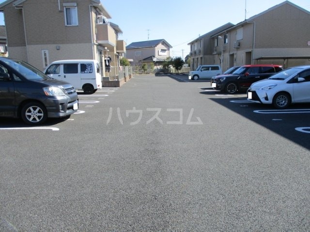 18/18 駐車場