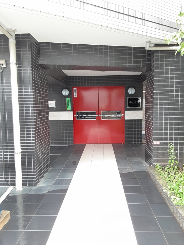 26/30 エントランス