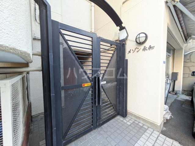 19/27 エントランス