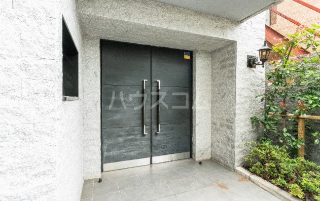 2/4 エントランス