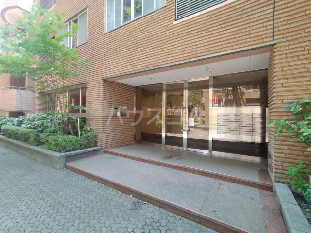 28/30 エントランス