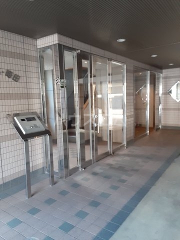 21/30 エントランス