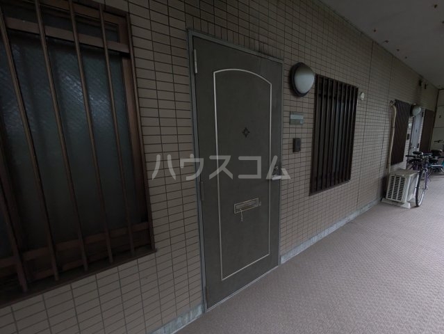 28/30 エントランス