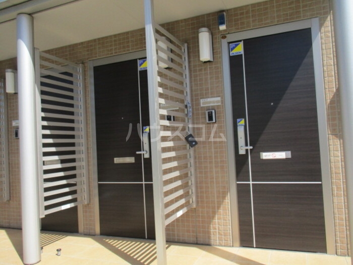 23/25 エントランス