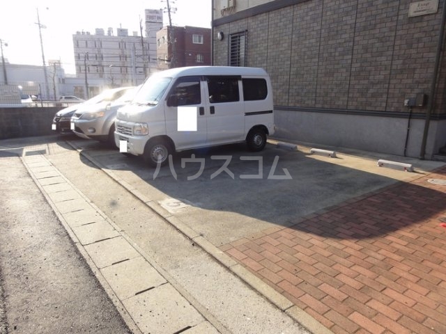 13/13 駐車場