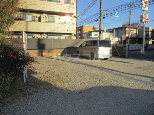 2/3 駐車場