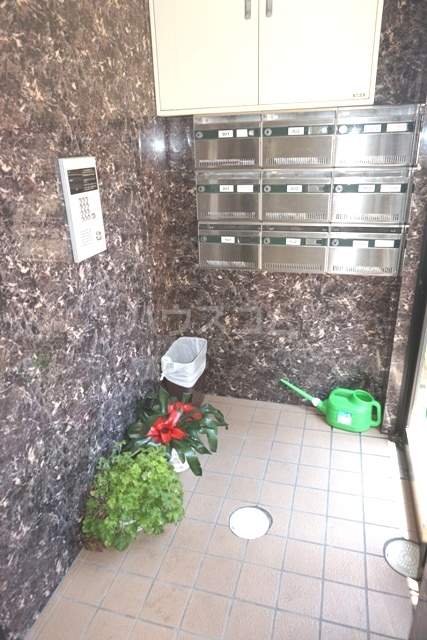 22/30 エントランス