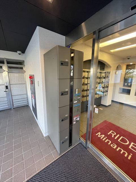 21/30 エントランス