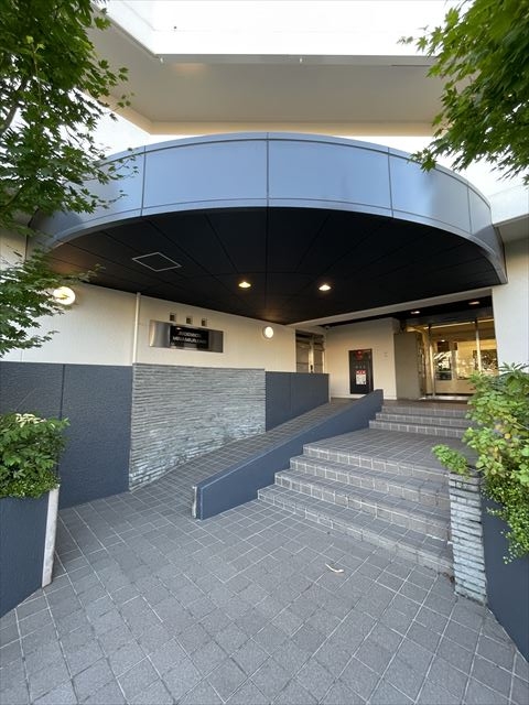 22/30 エントランス