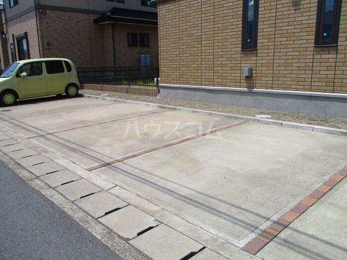 17/18 駐車場