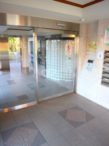 27/30 エントランス