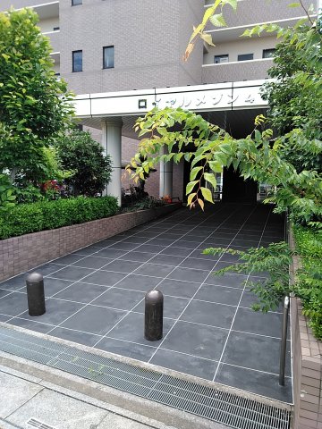 17/27 エントランス