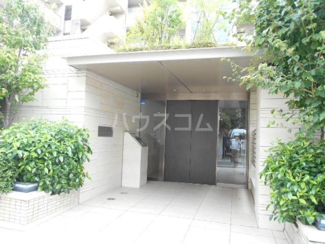 22/28 エントランス