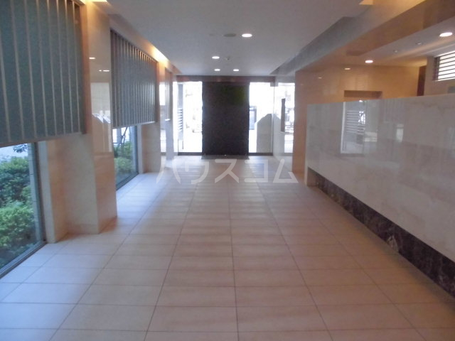 24/30 エントランス